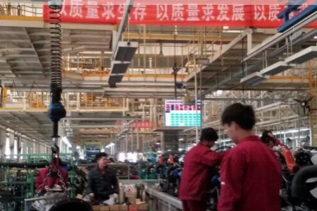 智能提升機能解決變速箱和發(fā)動機的精準對位難題